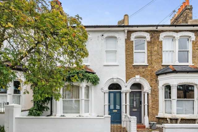 House Under Offer in London, England