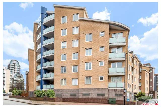 Flat Under Offer in London, England