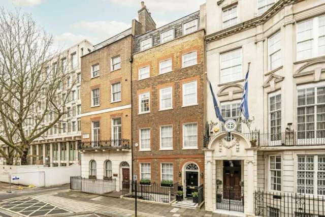 House For Sale in City of Westminster, England