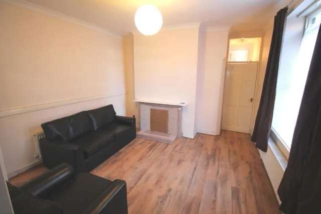 Flat to rent in Cathedral Road, Pontcanna, Cardiff CF11