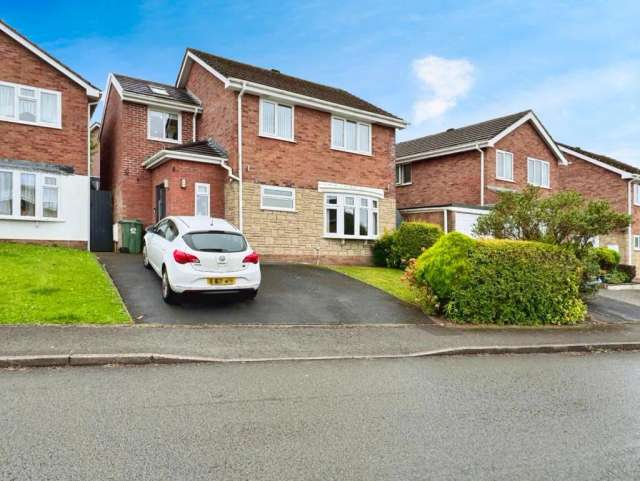 4 bedroom detached house for sale