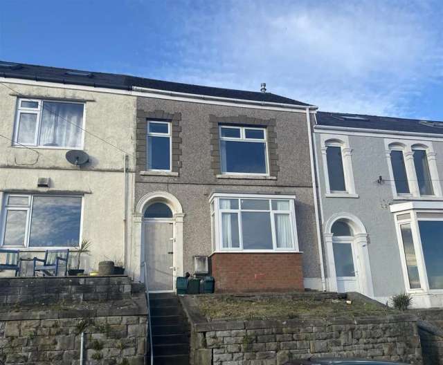 4 bedroom terraced house for sale