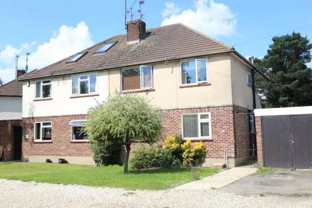 Maisonette For Rent in Woodley, England