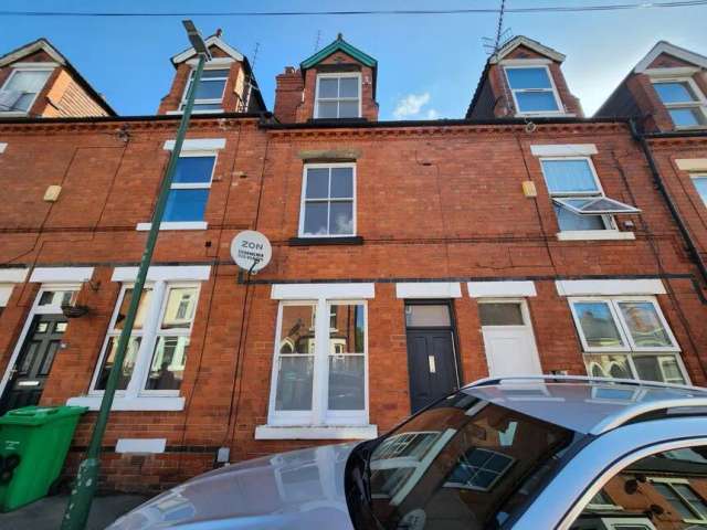 3 bedroom Mid Terrace House to rent, Nottingham, Nottinghamshire, NG7