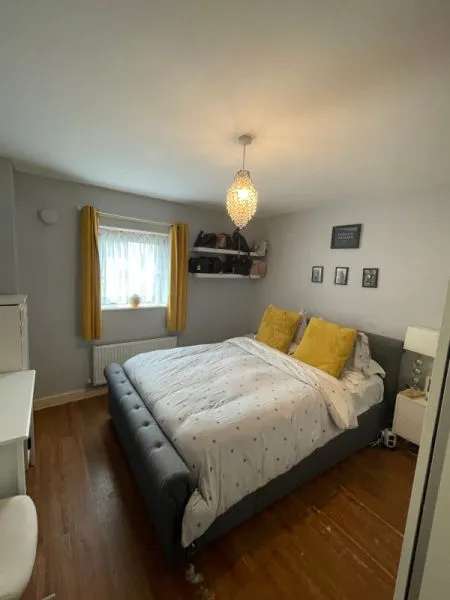 Flat For Rent in Elmbridge, England