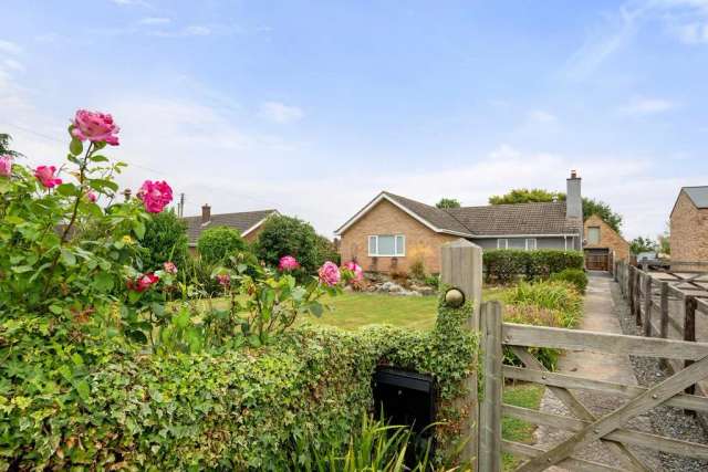 3 bedroom detached bungalow for sale