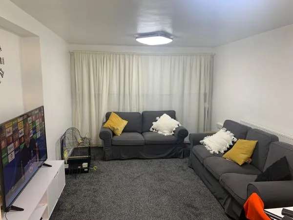 Flat For Rent in Sheffield, England