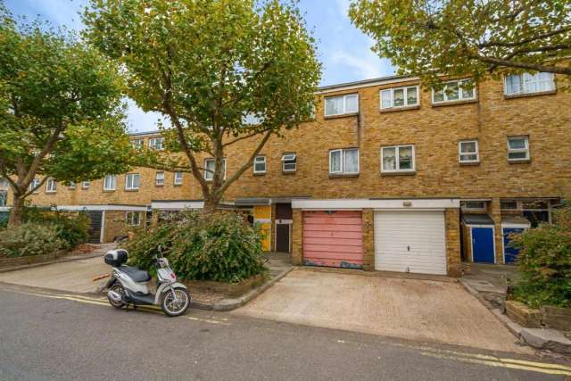 House Under Offer in City of Westminster, England