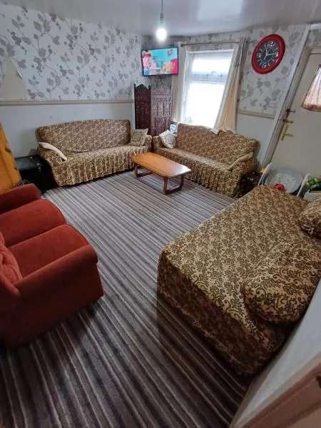 Flat For Rent in Kirklees, England