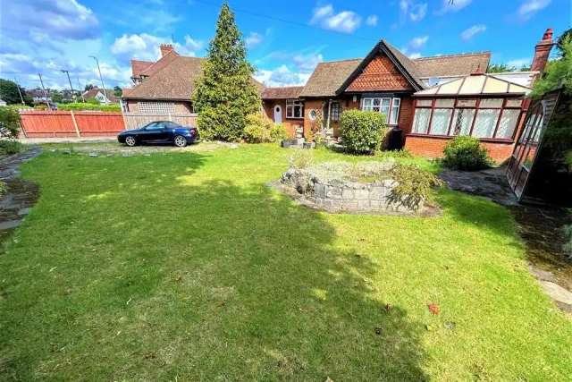 2 bedroom detached bungalow for sale