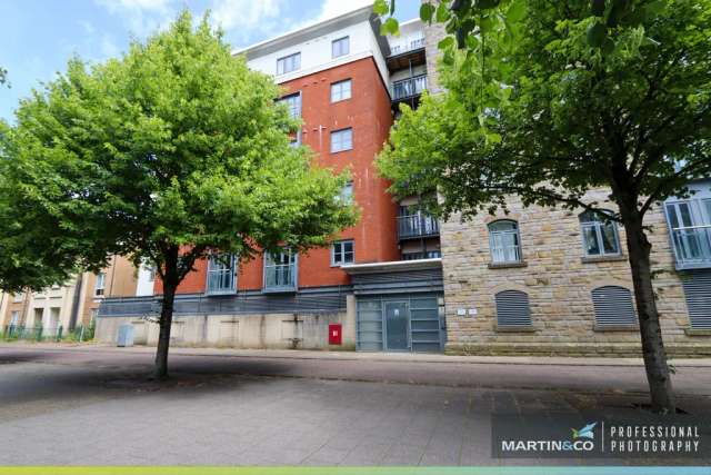 Flat For Sale in Cardiff, Wales