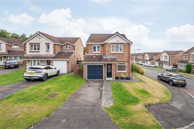 3 Bed House - Detached with 1 Reception Room