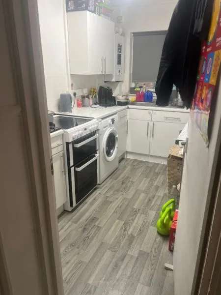 Flat For Rent in Reigate and Banstead, England