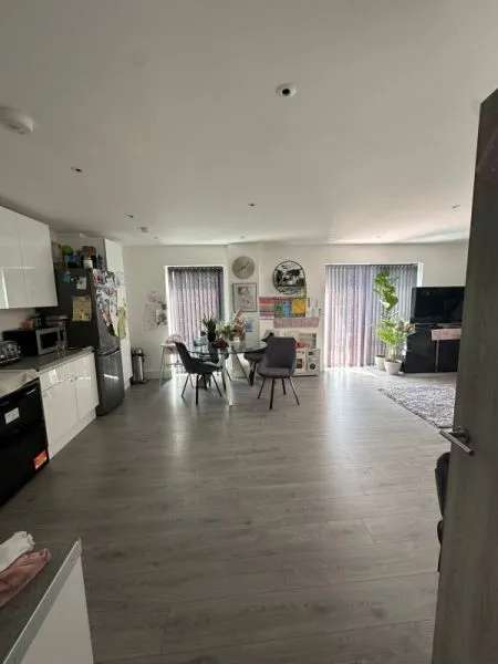 Flat For Rent in Guildford, England