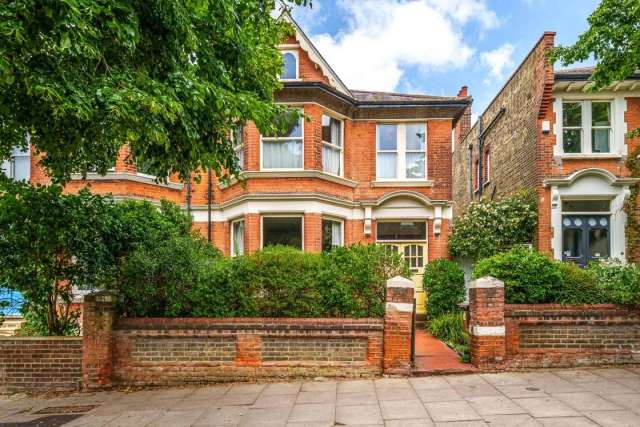 House Under Offer in London, England