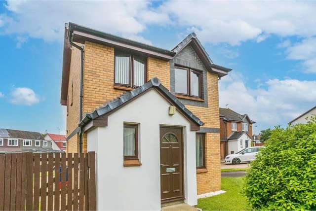 3 Bed House - Detached with 3 Reception Rooms