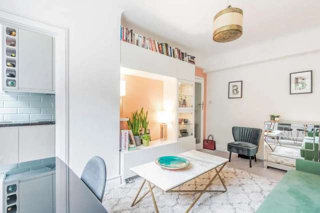 Flat Under Offer in London, England