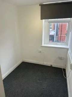 Flat to rent in Albany Road, Cardiff CF24