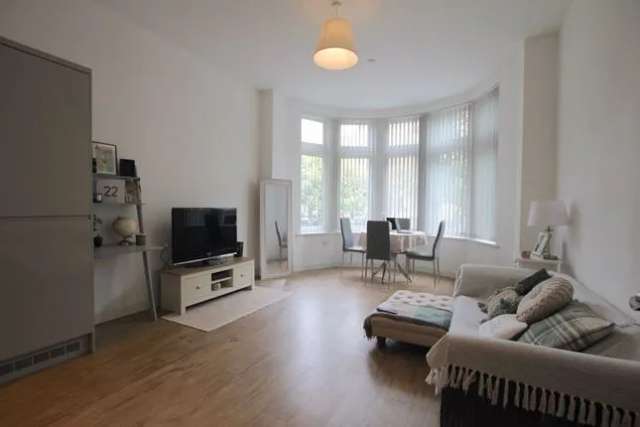 Flat to rent in Cathedral Road, Pontcanna, Cardiff CF11