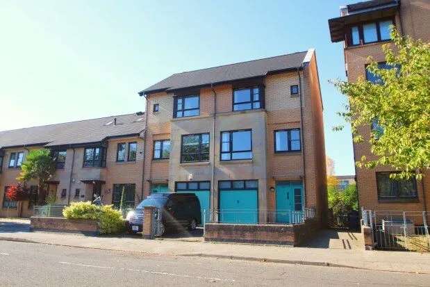 Town house to rent in Camden Terrace, Glasgow G5