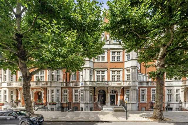 House For Sale in City of Westminster, England