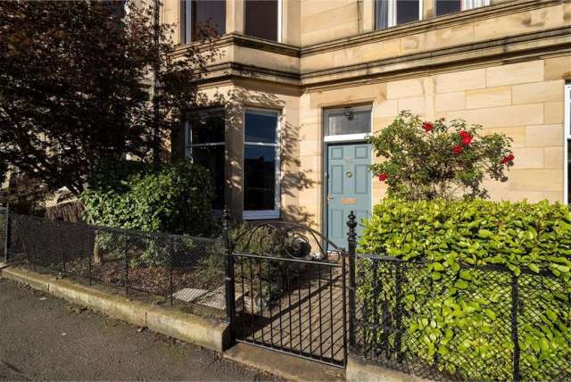 2 Bed Flat - Maindoor with 2 Reception Rooms