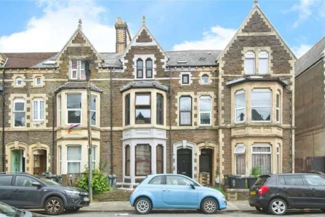 Flat for sale in Claude Road, Cardiff CF24