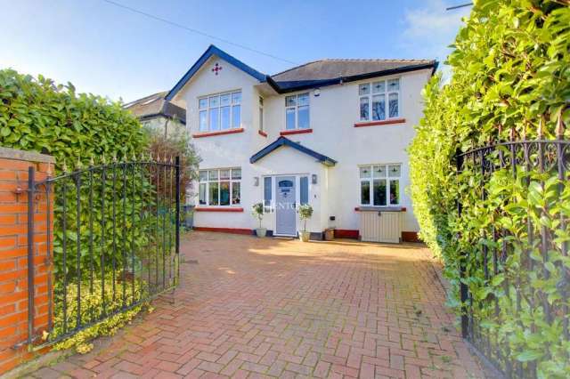 4 bedroom detached house for sale