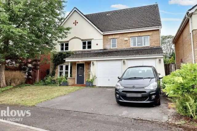 6 bedroom detached house for sale