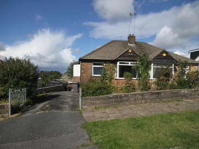 2 bedroom semi-detached bungalow for sale