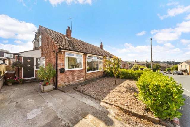 4 bedroom semi-detached bungalow for sale