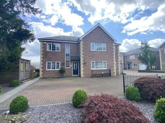 4 bedroom detached house for sale