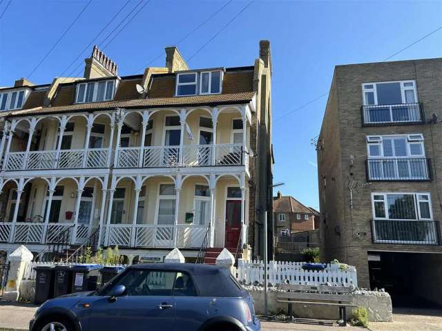 Charming 1 Bedroom Apartment with Sea Views near Minnis Bay 
