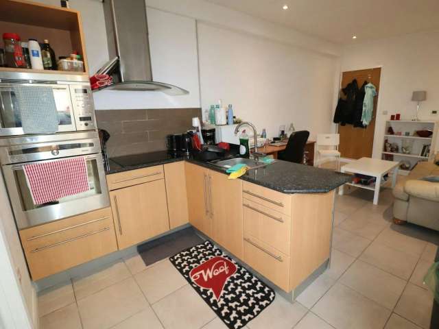 Flat For Rent in Cardiff, Wales