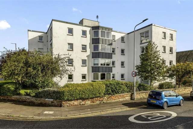 2 Bed Flat - First Floor with 1 Reception Room