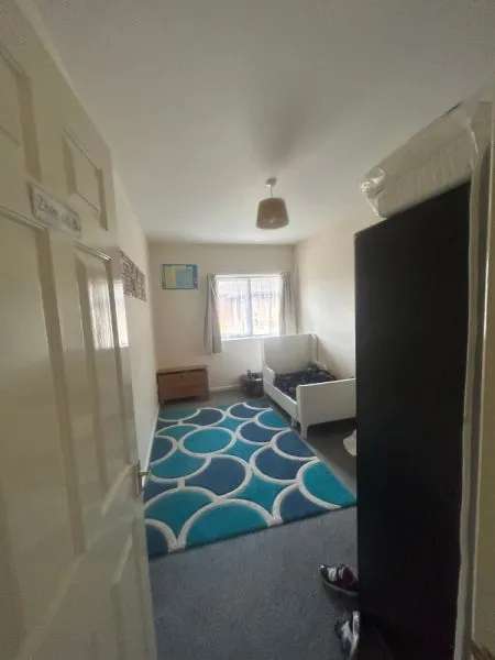 Flat For Rent in Maidstone, England