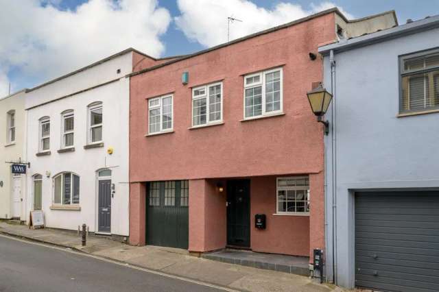 3 bedroom mews for sale