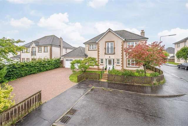 4 Bed House - Detached with 5 Reception Rooms