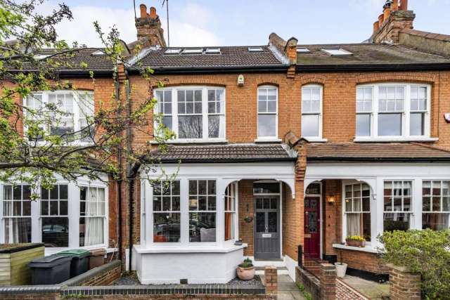 House Under Offer in London, England