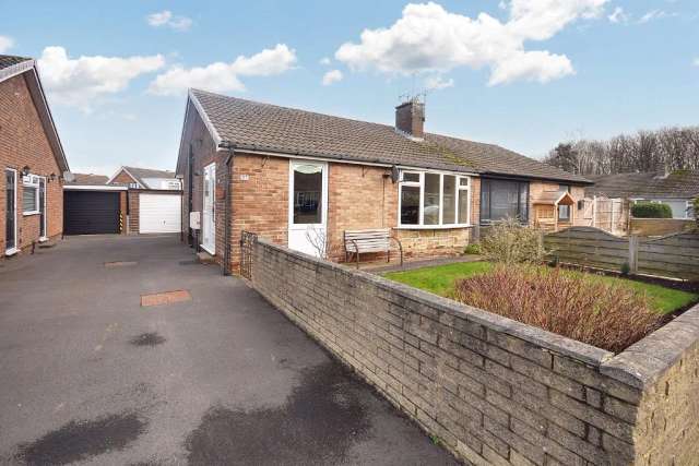 Bungalow For Sale in Kirklees, England