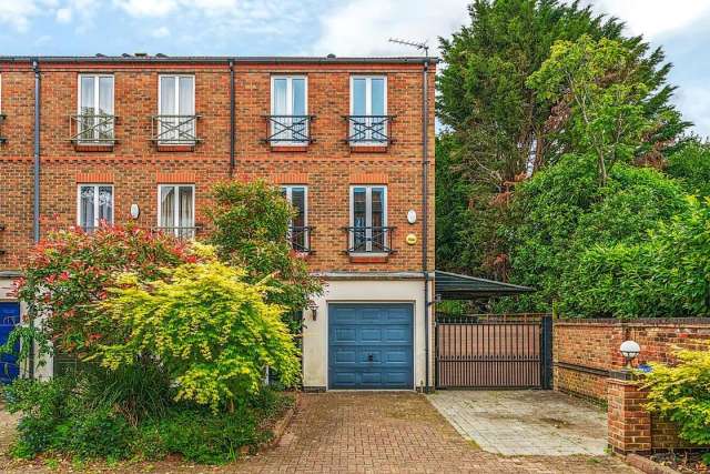 House Under Offer in London, England