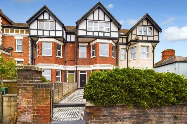 Apartment For Sale in Folkestone and Hythe District, England