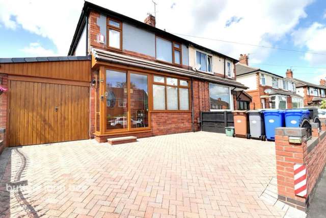 3 bedroom semi-detached house for sale