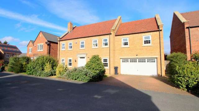 5 bedroom detached house to rent