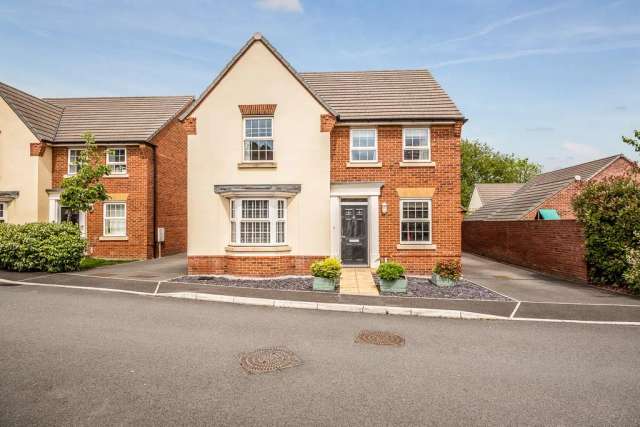 4 bedroom detached house for sale