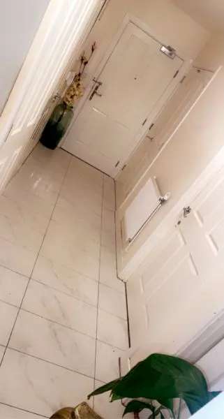 Flat For Rent in Reigate and Banstead, England