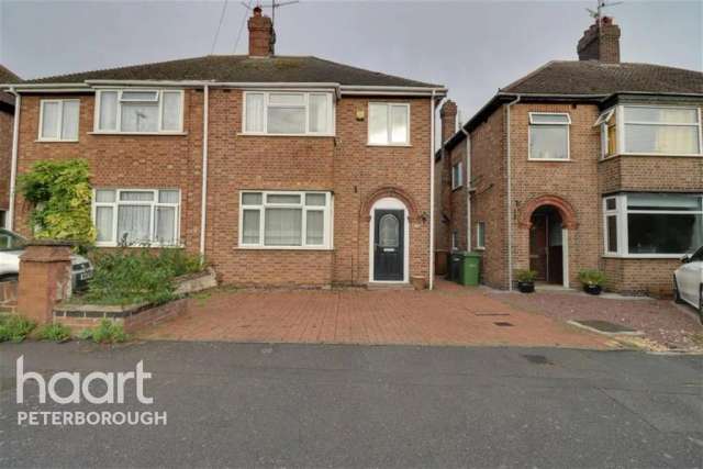 3 bedroom semi-detached house to rent