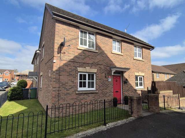 3 bedroom  Detached house