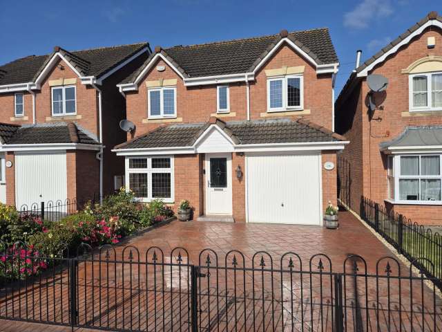 4 bedroom  Detached house