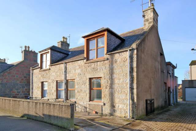 Flat For Rent in Inverurie, Scotland